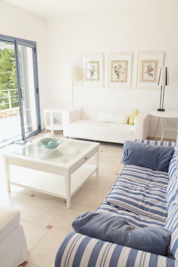 Blueline Apartment